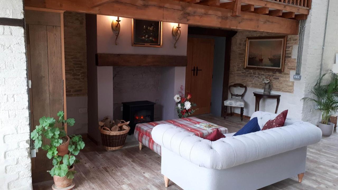 The Byre North End Farm Bed & Breakfast Ashton Keynes ภายนอก รูปภาพ