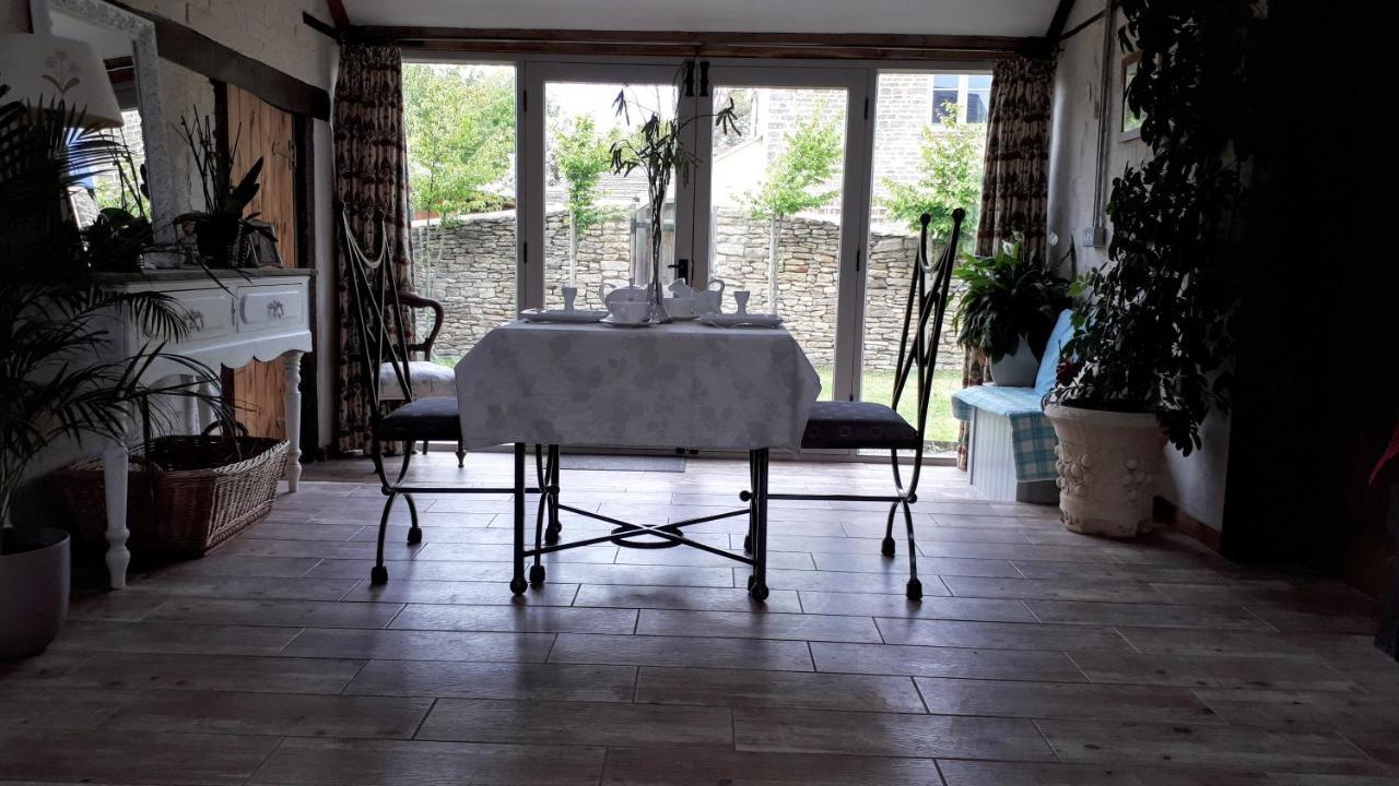 The Byre North End Farm Bed & Breakfast Ashton Keynes ภายนอก รูปภาพ