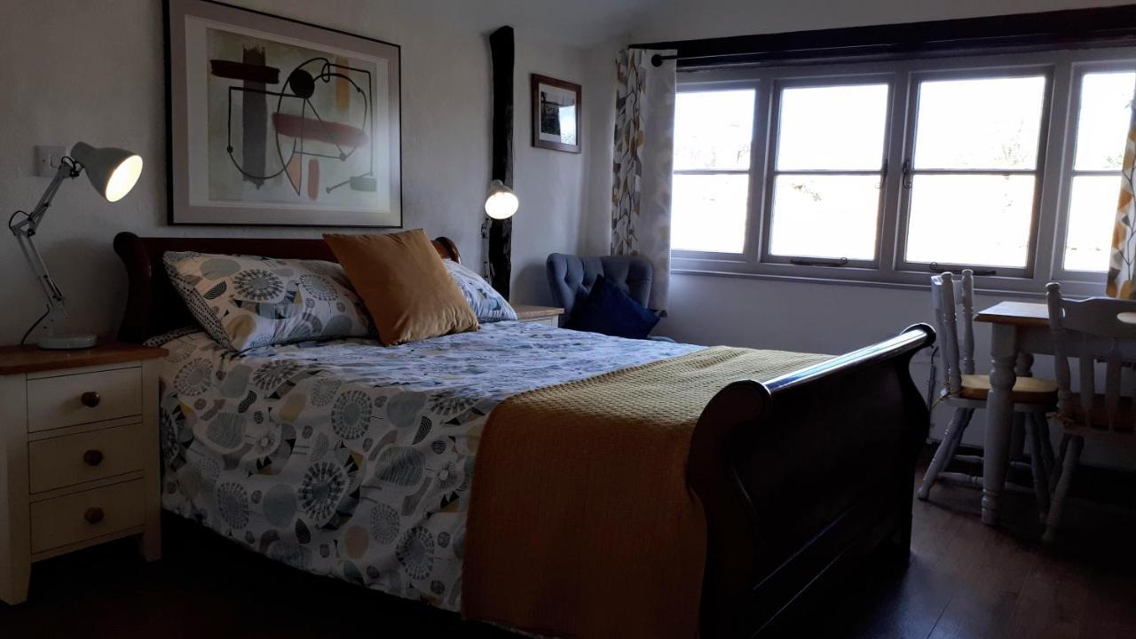 The Byre North End Farm Bed & Breakfast Ashton Keynes ภายนอก รูปภาพ